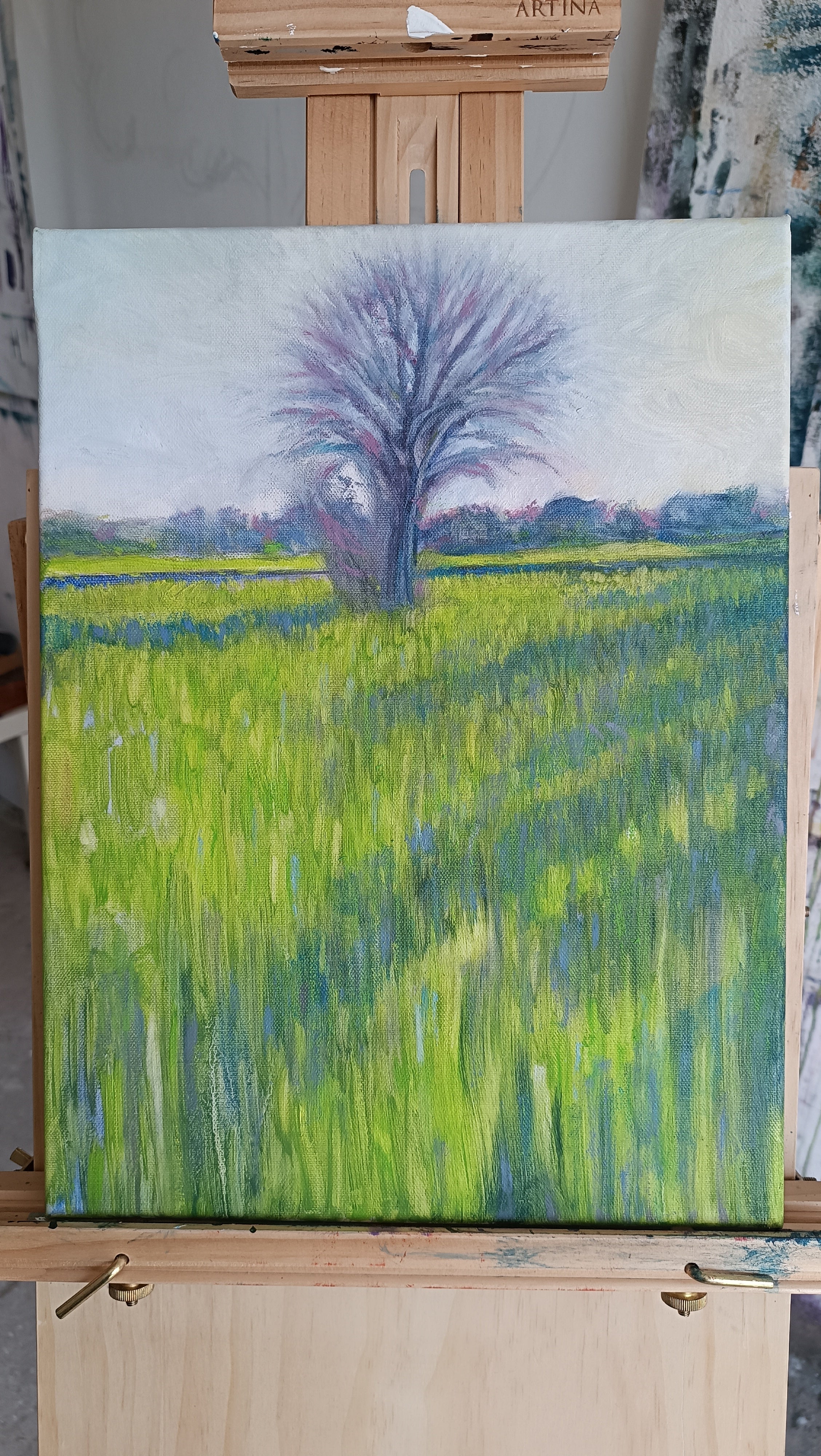 Campo di grano con albero