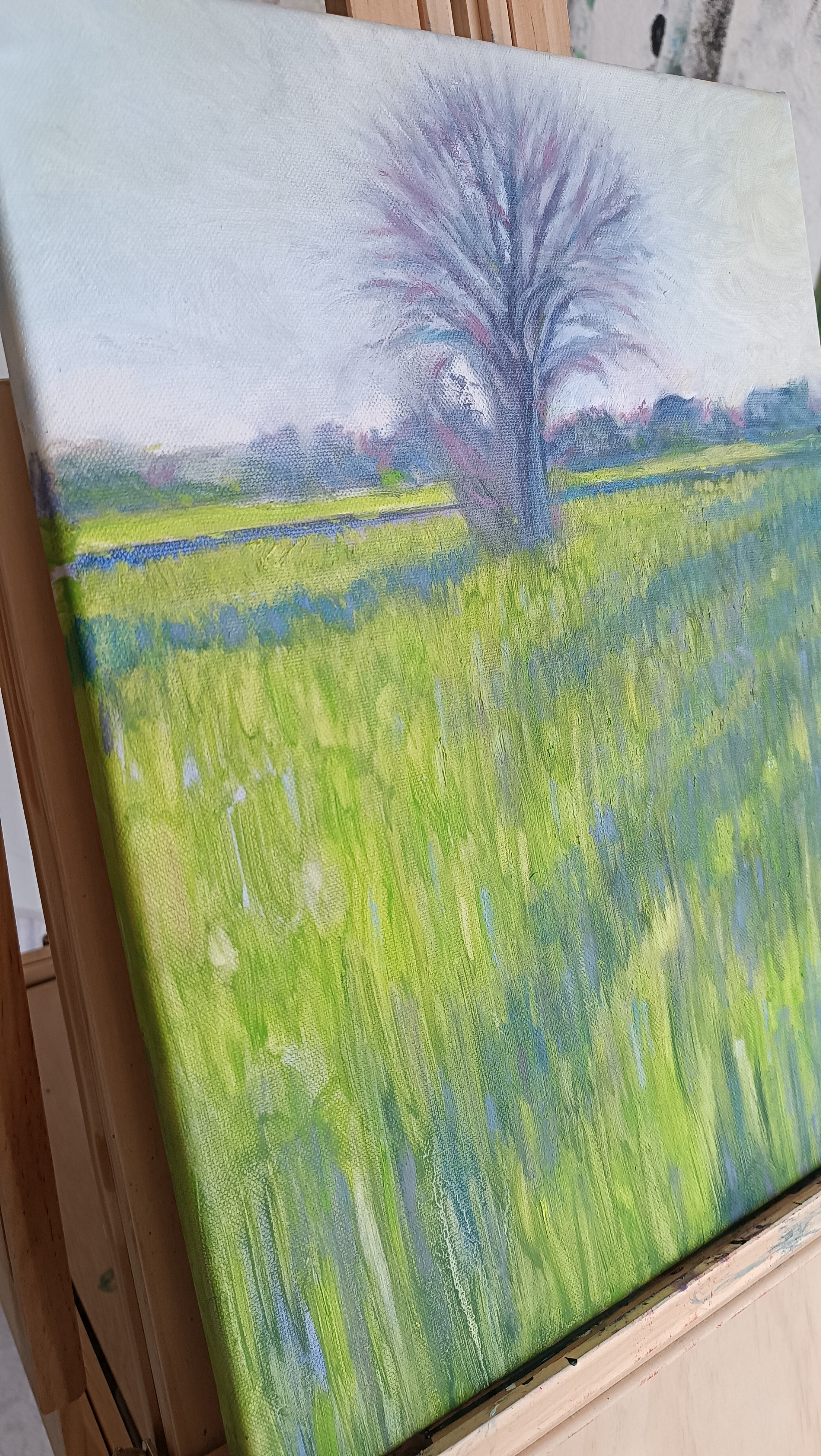 Campo di grano con albero