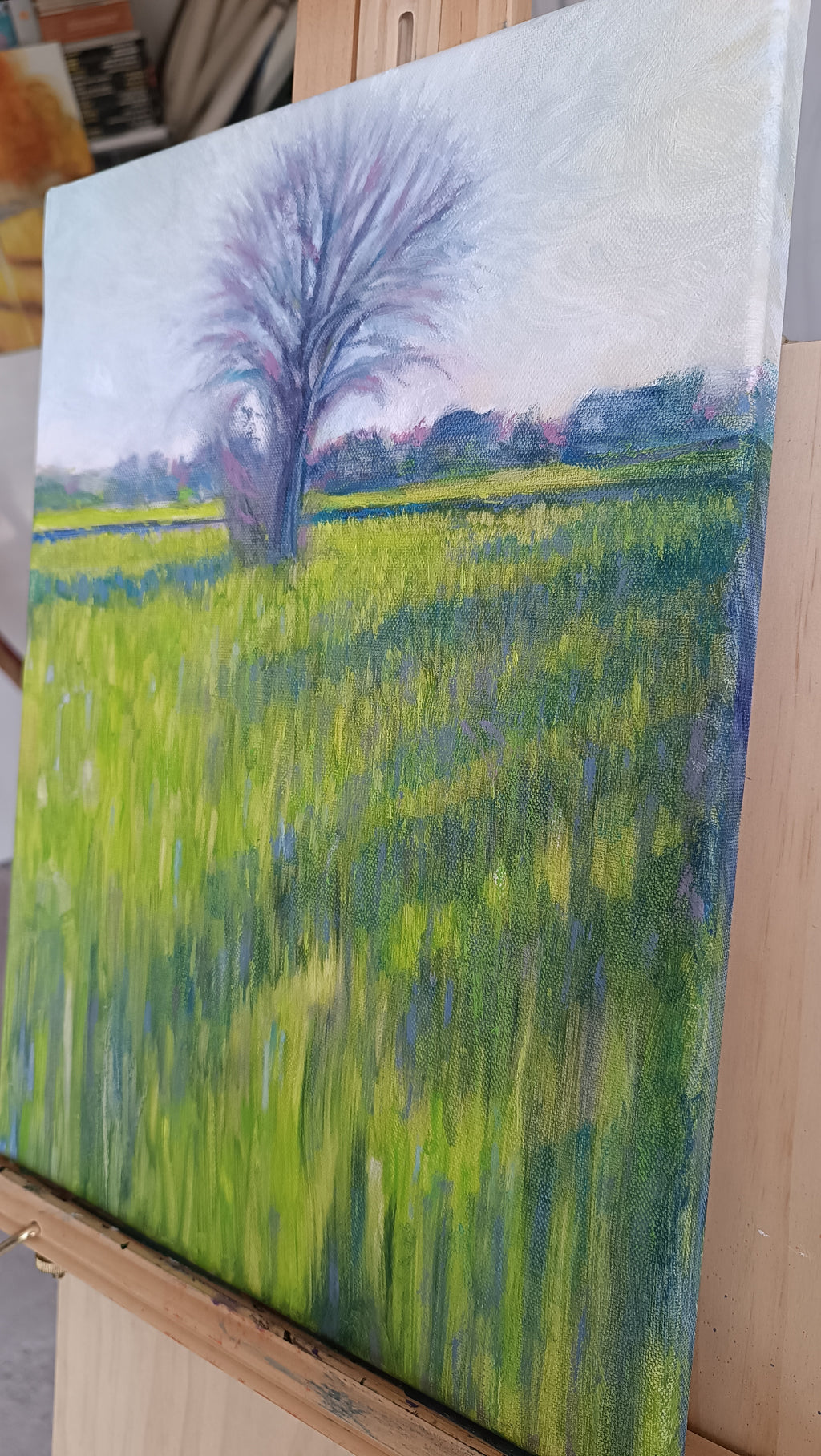 Campo di grano con albero